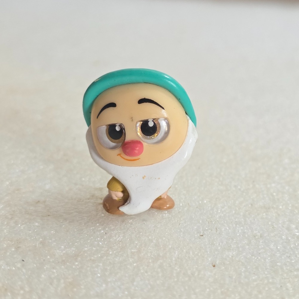 Disney Doorables Just Play SLEEPY Snow White Seven Dwarfs Figure Series 6 1.5"